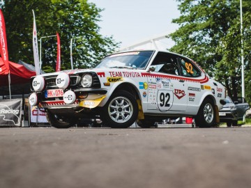Toyota z początk&oacute;w WRC w Rajdzie Śląska